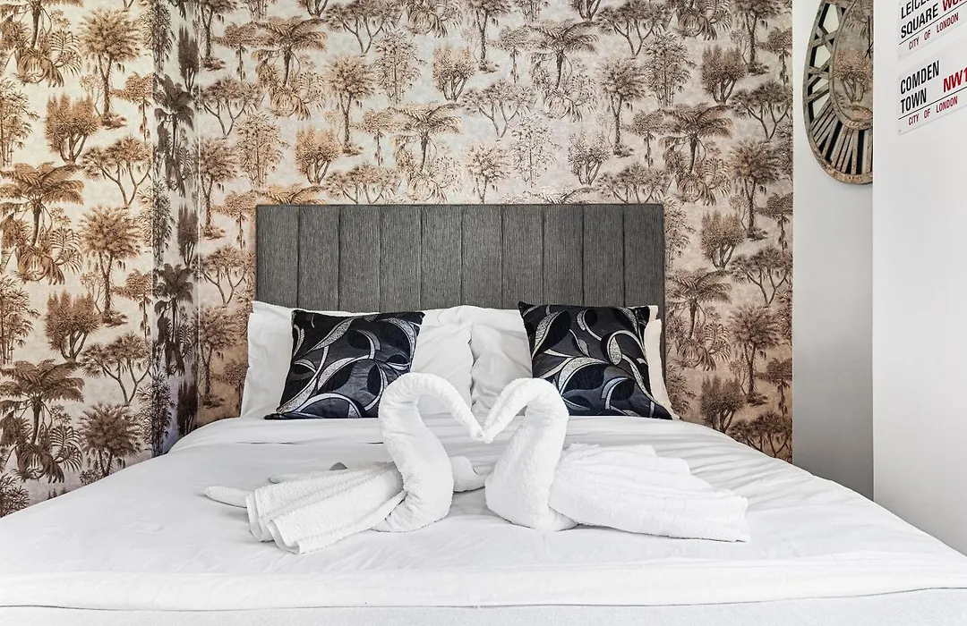 1 Bedroom Apt By Regal Realms Short Lets & Serviced Accommodation Central London 2 Mins From Paddington Station-1