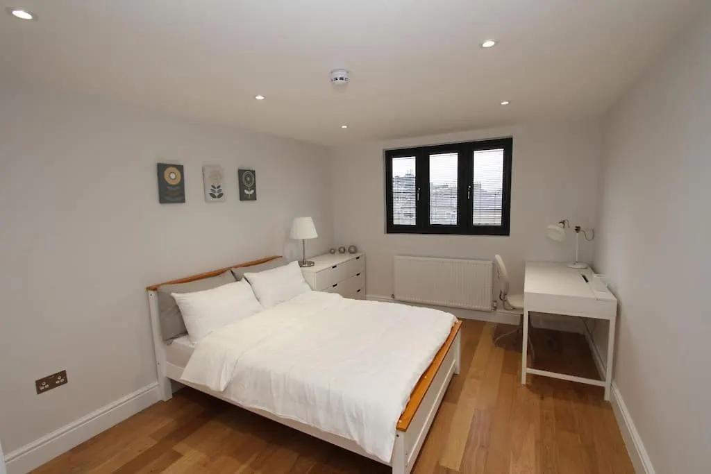 Amazing Loft One Bedroom Apartment - E17 Village-1