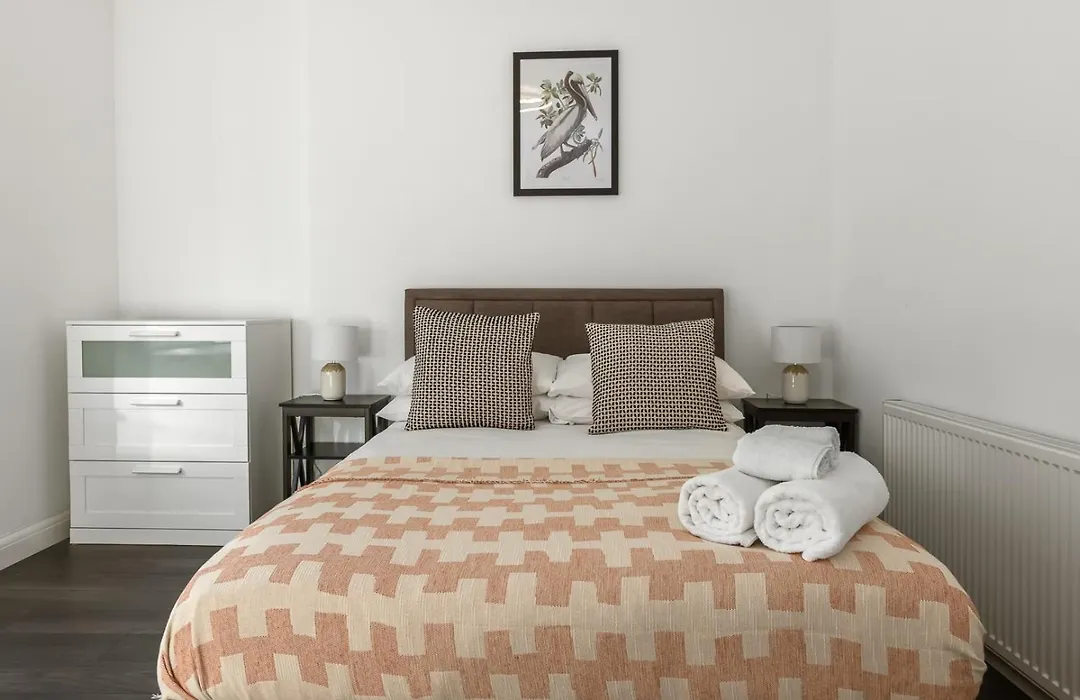 Outstanding 2 Bed Apartment In Central Camden Sleeps 6-1