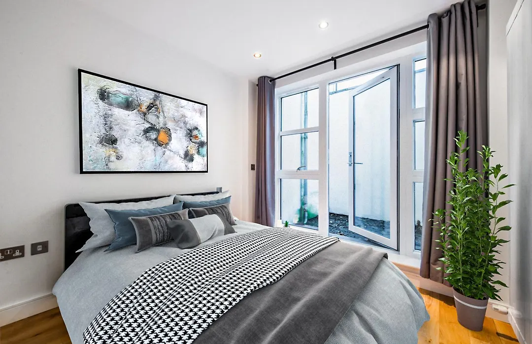 2 Bed Flat In Clapham Common-1