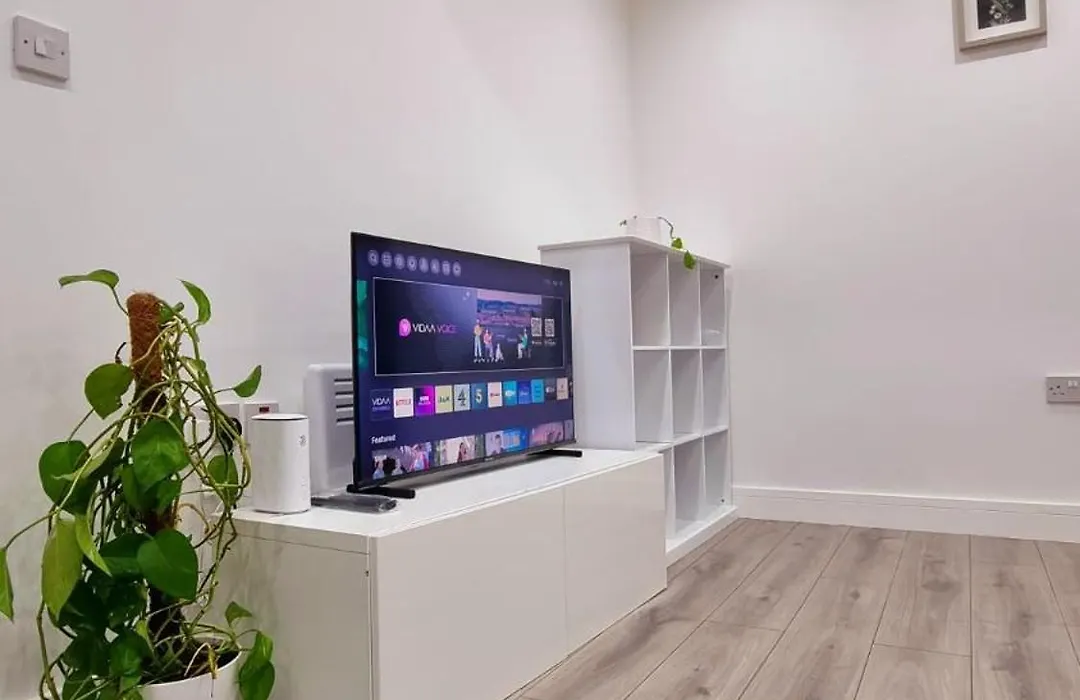 Brand New Flat Close To Turnpike Lane Tube Station-1