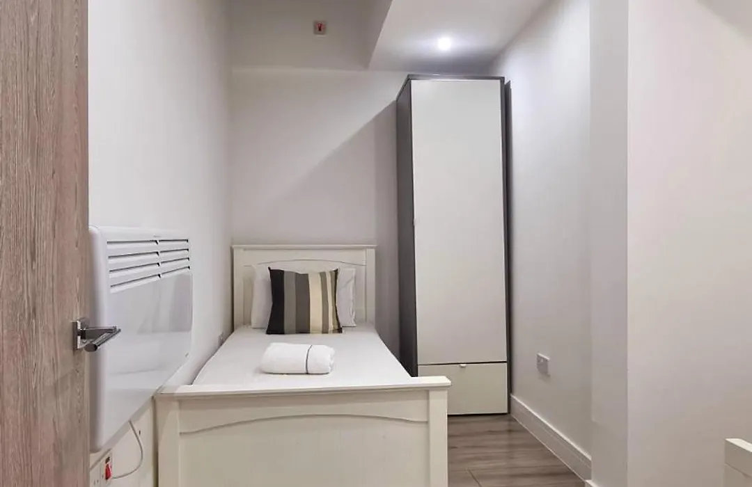 Brand New Flat Close To Turnpike Lane Tube Station-1