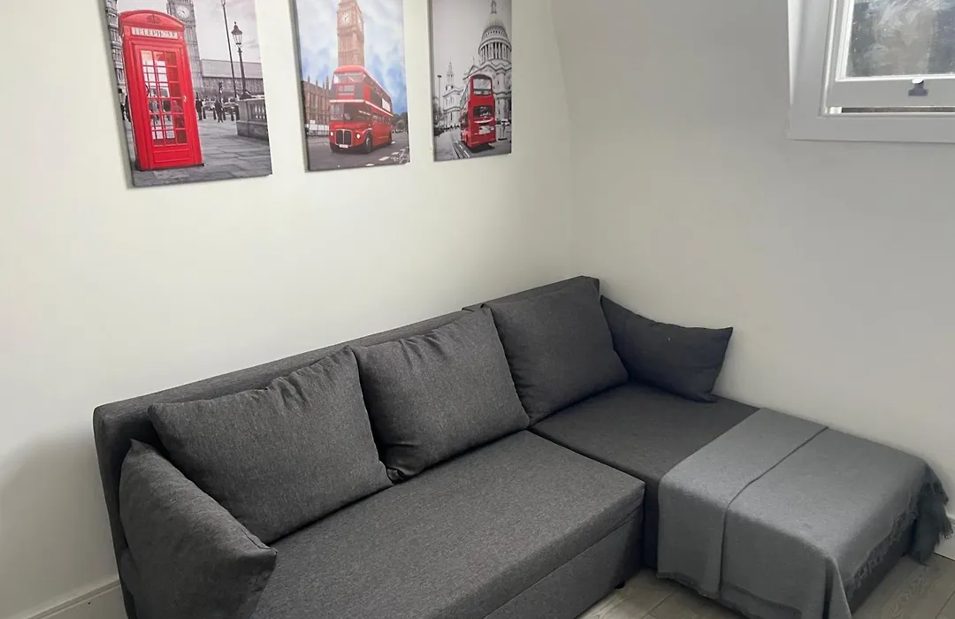 2 Bed Apartment In Central London On 3Rd Floor - Newly Refurbished - No Lift-1