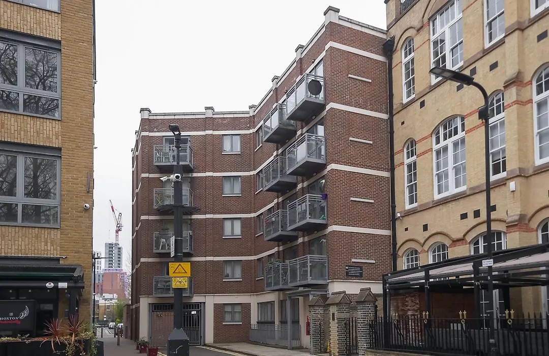2 Bedroom Flat In Shoreditch-1