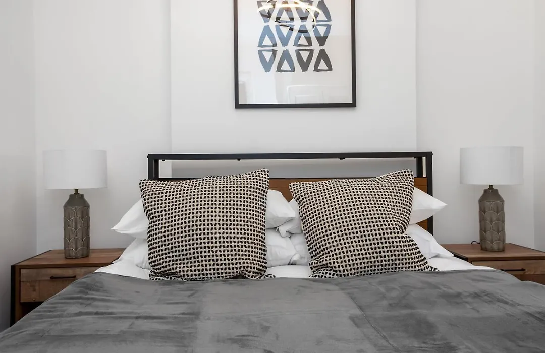 Modern 2 Bed Apartment In Prime Camden Sleeps 6-1