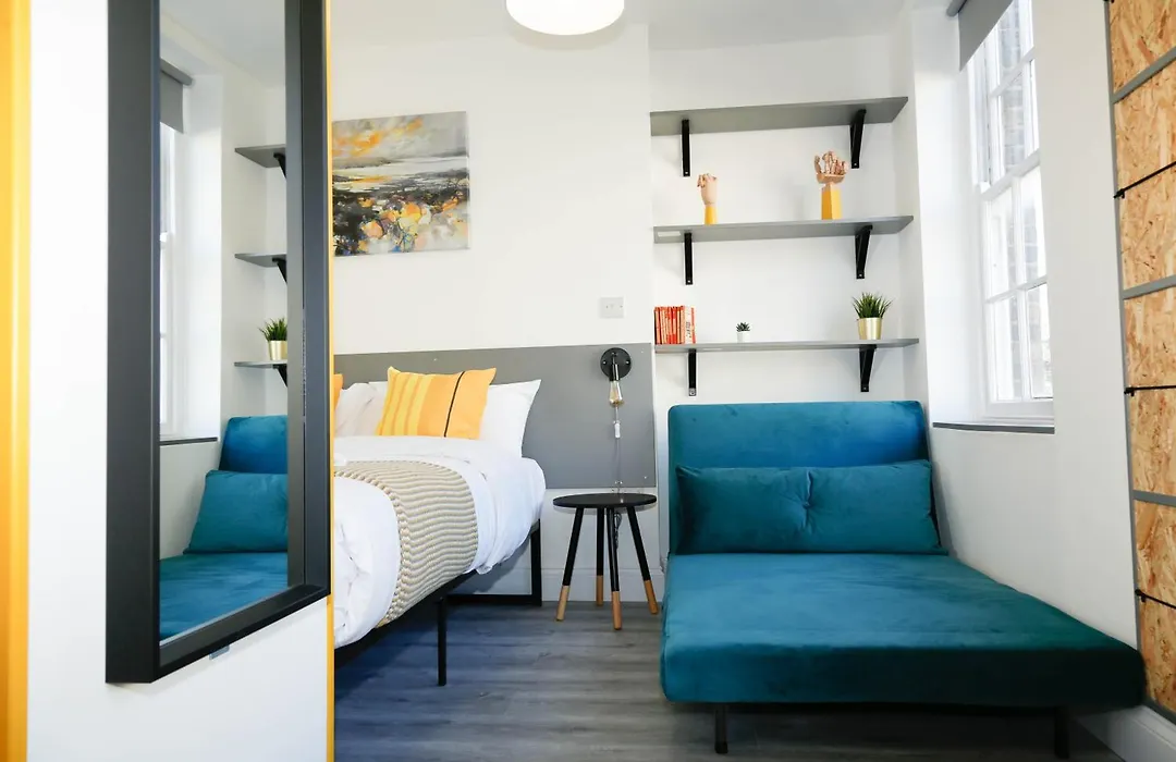 Luxury Rooms In Camden Town Near Shops, Cafes, Bars & Metro With Shared Bathrooms-1
