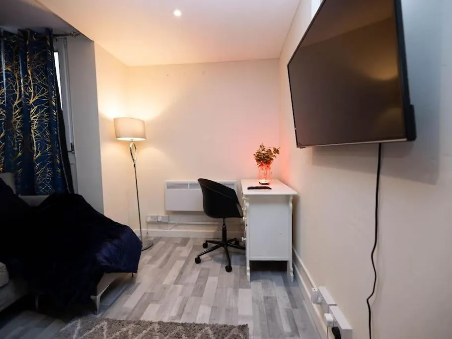 1 Bedroom-Sofabed-Worktable-4-Wifi-Parking-1