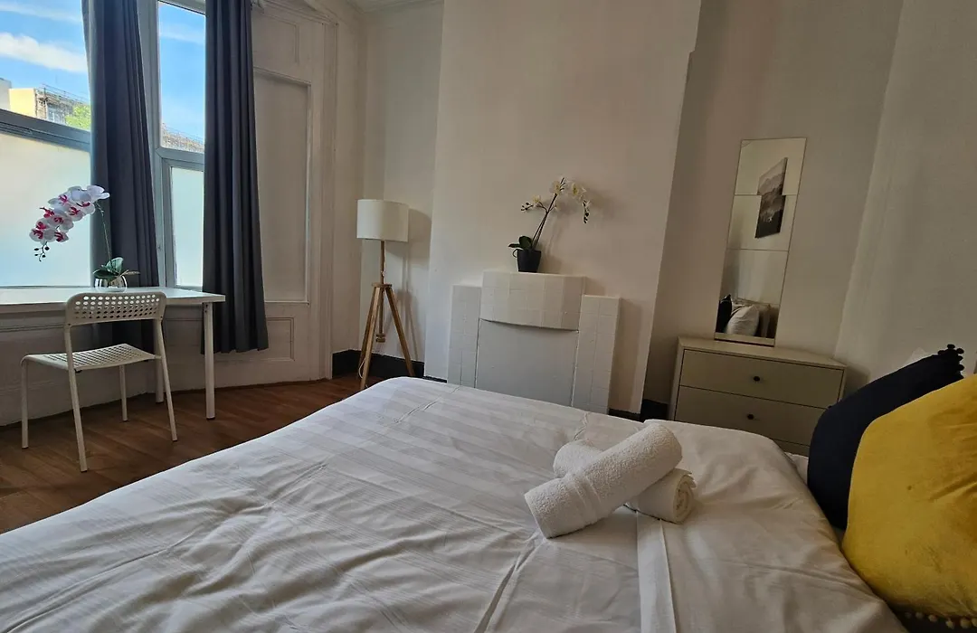 Family Room Near Queen Mary College-1