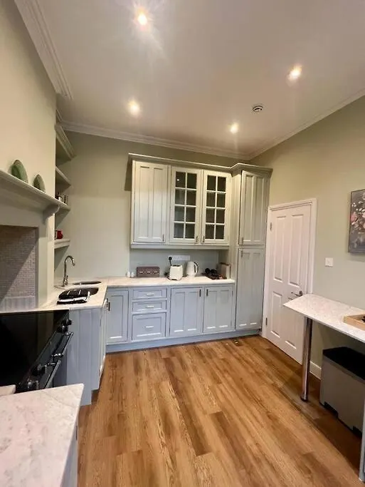 Flat In The Heart Of Holland Park-1