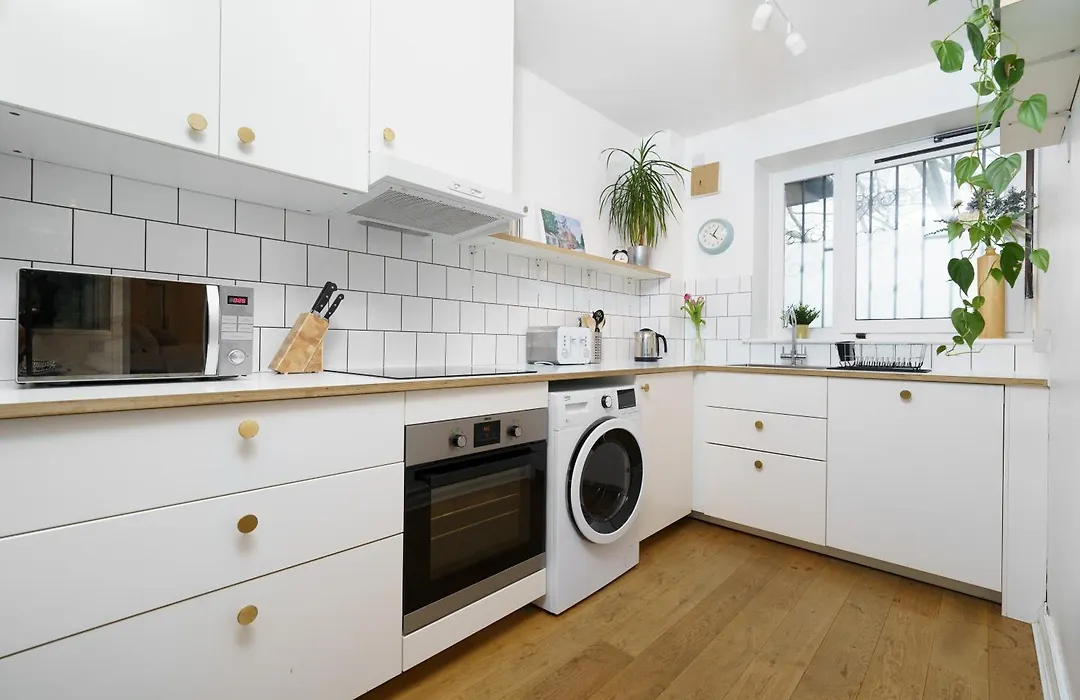 Stylish Flat In Victoria Park Village - Cafes & Canals-1