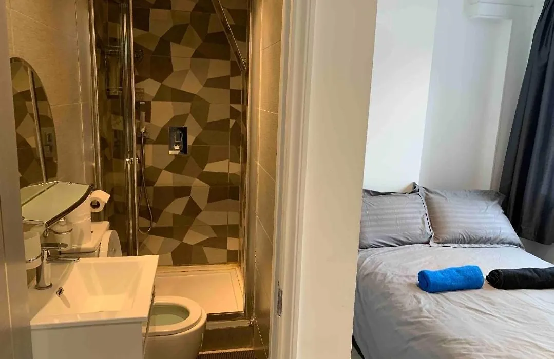 Central London Property-Ensuite, Double And Budget Room-1
