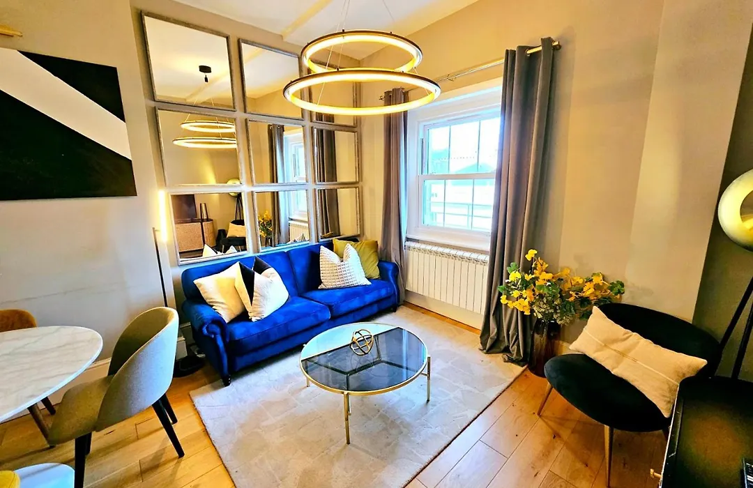 Gorgeous Hyde Park Home With Elevator Access By Tube Metro Stations-1