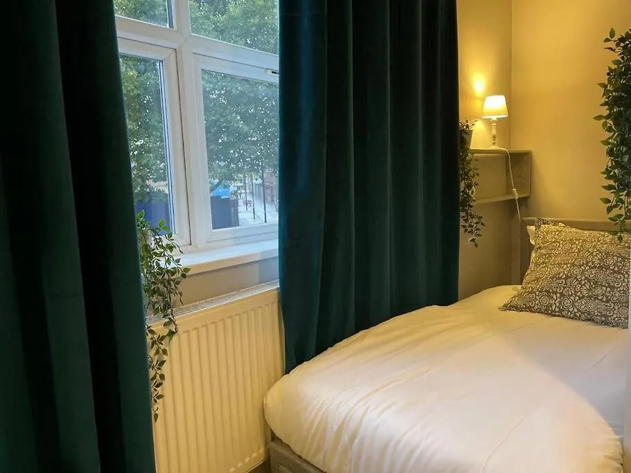 Single Bright Studio Flat In King'S Cross-1