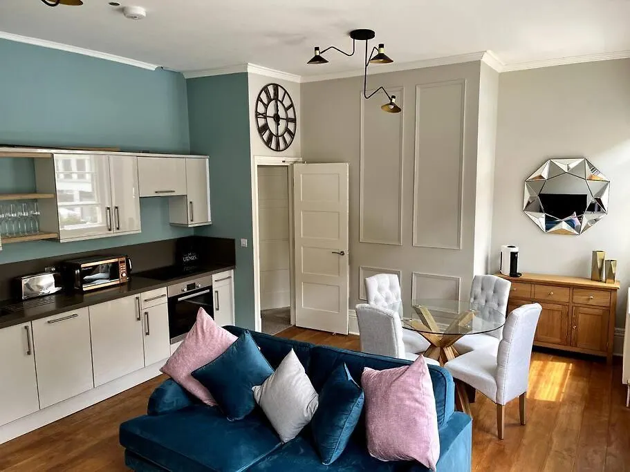 Stunning 2 Bedroom Apartment In Marylebone High St-1