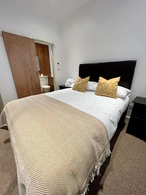 Superb 2Bed/2Bath Flat Waterloo London-1