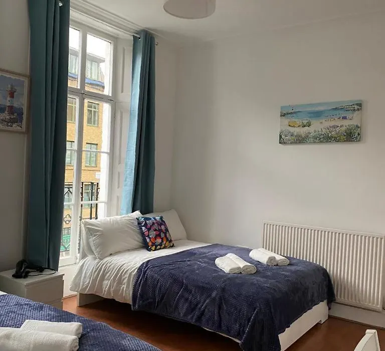 Comfy Private Rooms In Camden Town, Central London-1