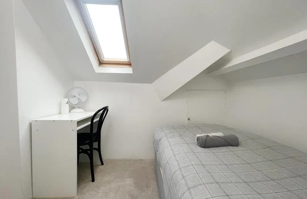 Large Cosy Property 15Min From Central London-1