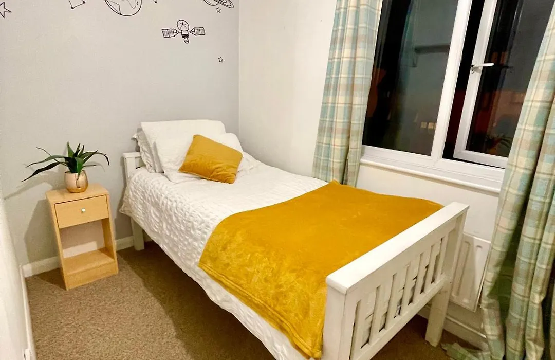 2 Bed Flat Privite In Canada Water-1