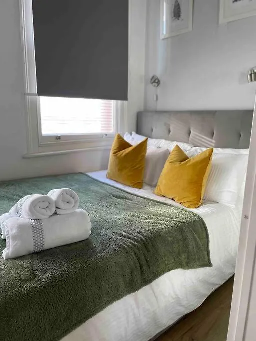 Beautiful And Spacious Flat-1