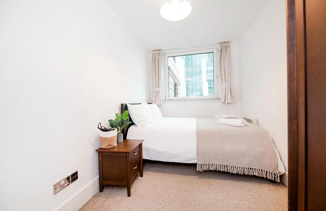 2 Bed 2 Bath Close To Big Ben-1