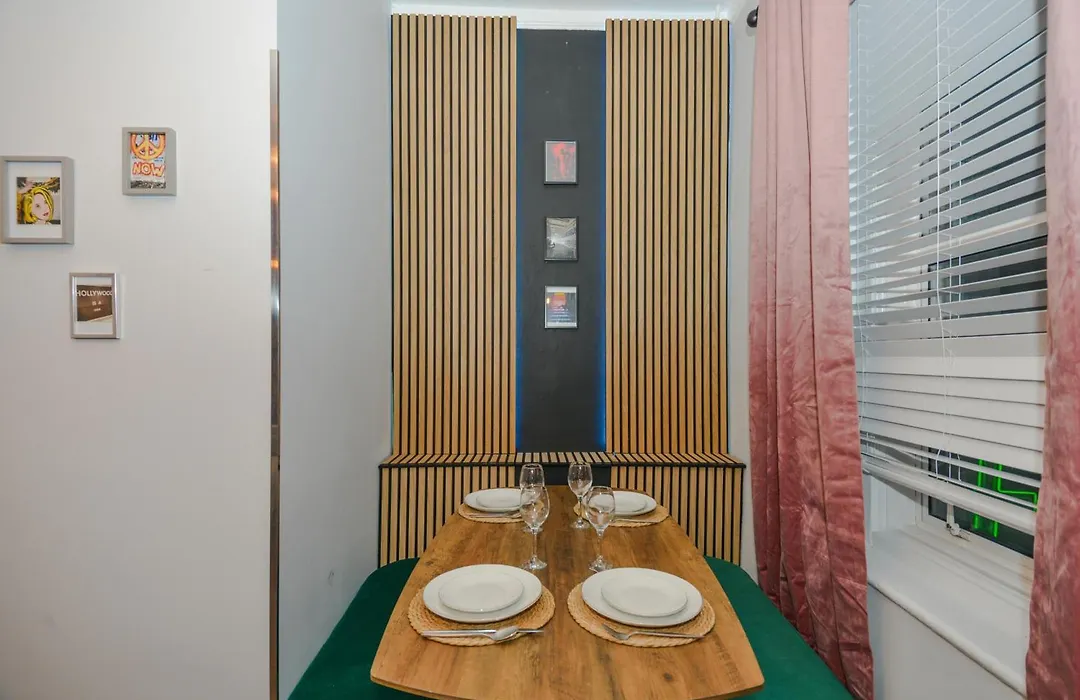 Cosy 1 Bedroom Home For Small Families-1
