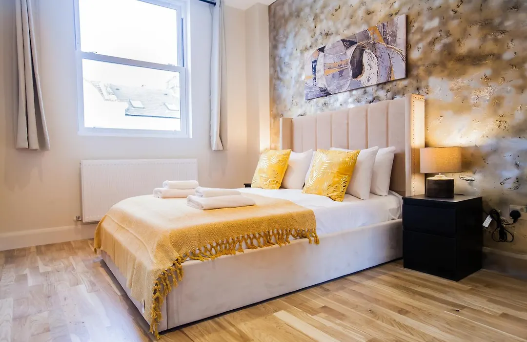 Luxury Fulham 3 Bedroom Garden House-1