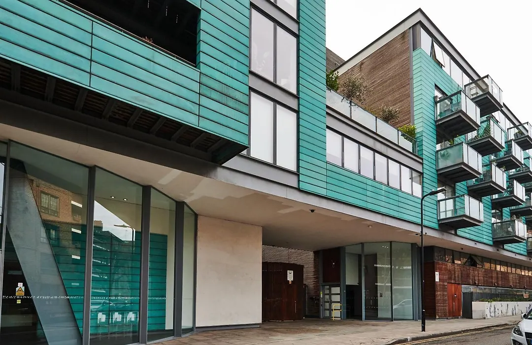 Bright 2 Bedroom Flat In Old Street With Balcony-1
