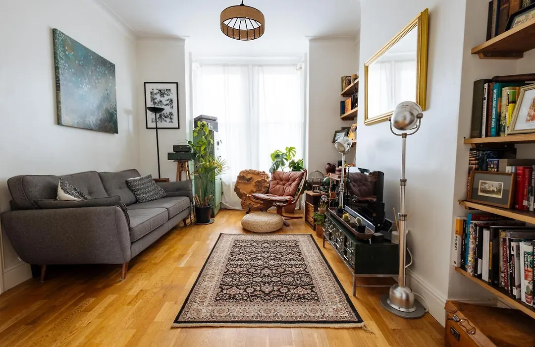 Unique Private Apartment W/ Easy Access To Central London-1