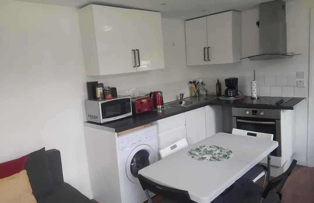 Cosy London Holiday Home-1