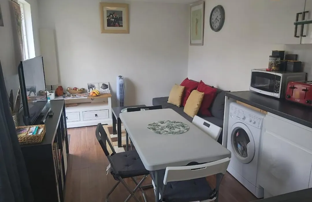 Cosy London Holiday Home-1