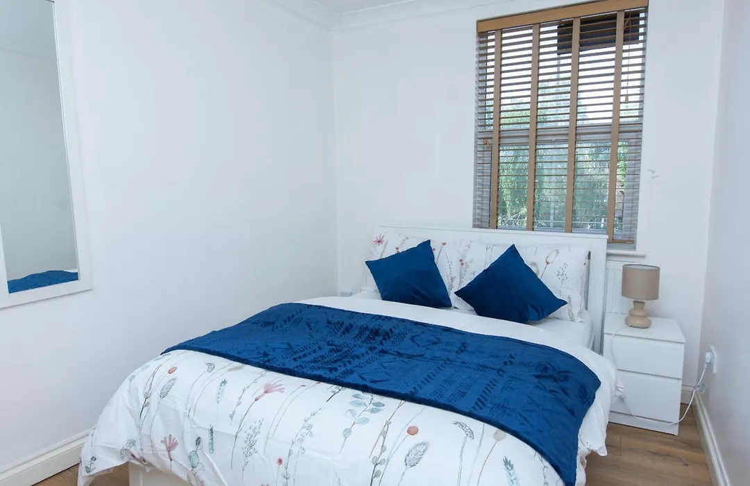 Evergreen Apartments-Flat 4, London-1