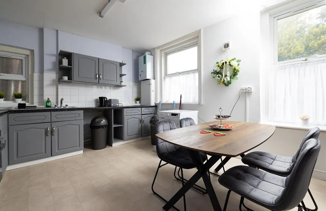 Charmstay Shepherds Bush-1
