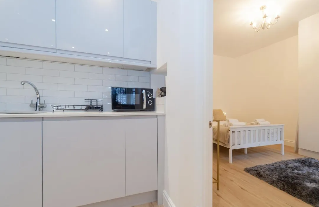 Kensington Luxury Flat With Patio-1
