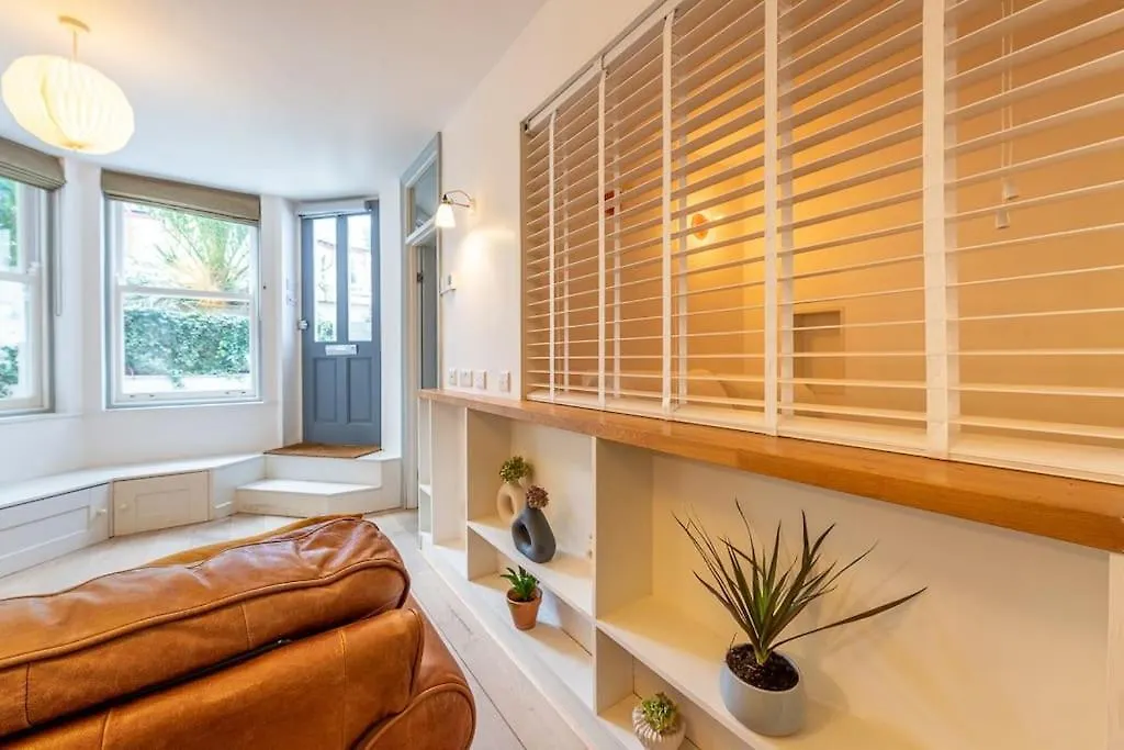 Lovely Self-Contained Basement Studio With Kitchen-1