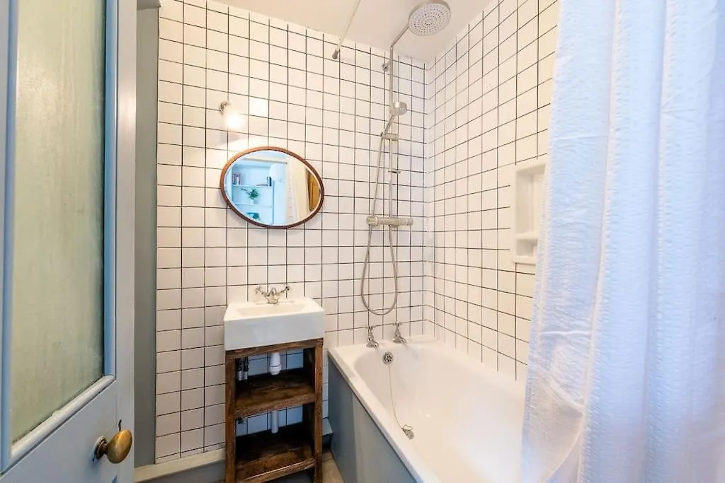 Lovely Self-Contained Basement Studio With Kitchen-1