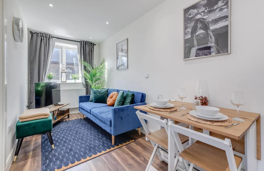 Modern 1 Bed Apartment - Nine Elms, Battersea-1