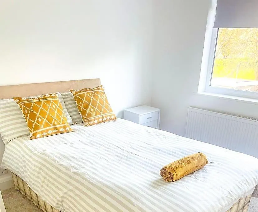 London 2 Bed Apartment-1