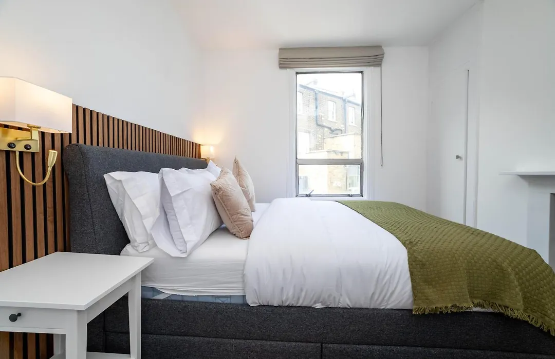 3 Bedroom House In Notting Hill-1