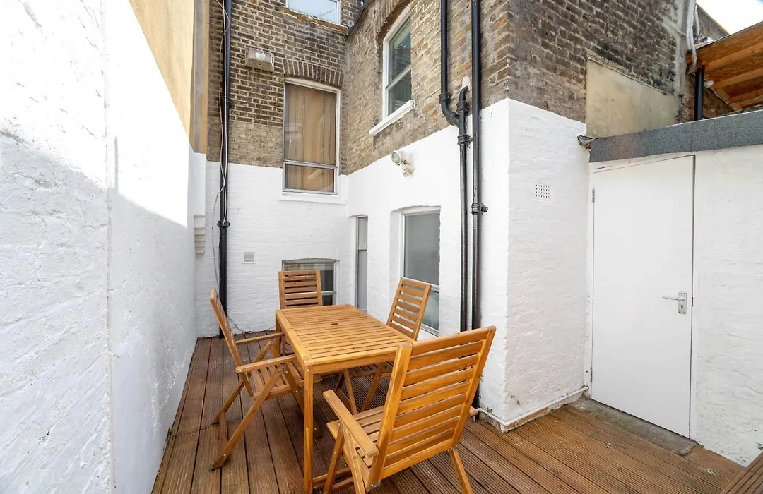 3 Bedroom House In Notting Hill-1