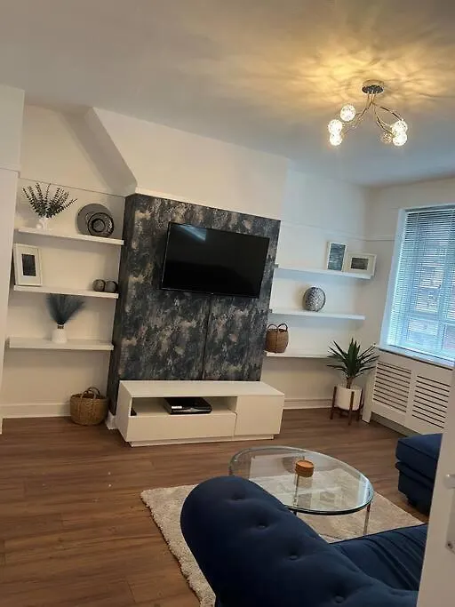 Flat In White City - Westfield-1