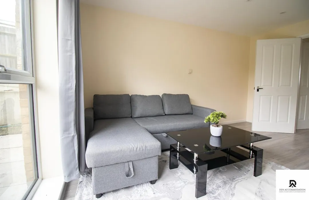 Newly Launched Two Bedroom House By Den Accommodation Short Lets & Serviced Accommodation With Garden-1