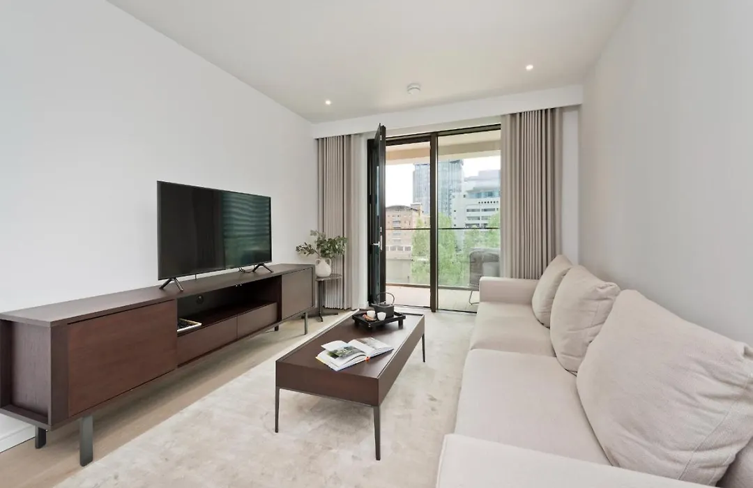 Elegant And Modern Apartments In Canary Wharf Right Next To Thames-1