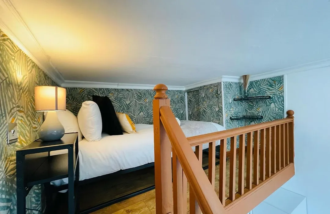 Modern Studios Malvern Road-1