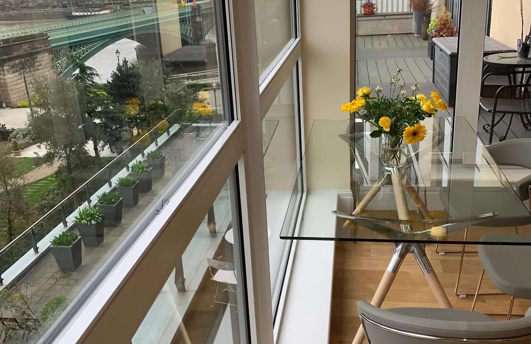 Thames View Apartment, Imperial Wharf-1