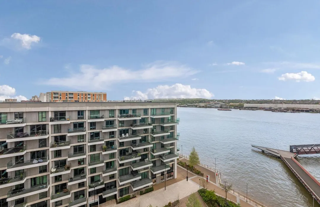 Excel 2 Bedroom Apartment Near City Aiport And O2 Arena-1