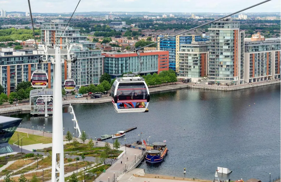 Cosy 3 Bed Penthouse In Royal Docks London-1