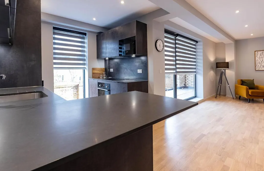 Luxurious Apartments Hackney Near Train Station-1