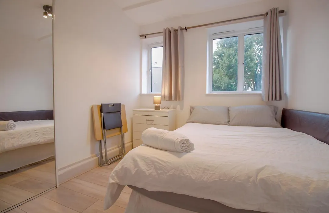 Modern Spacious 4-Bed House-1