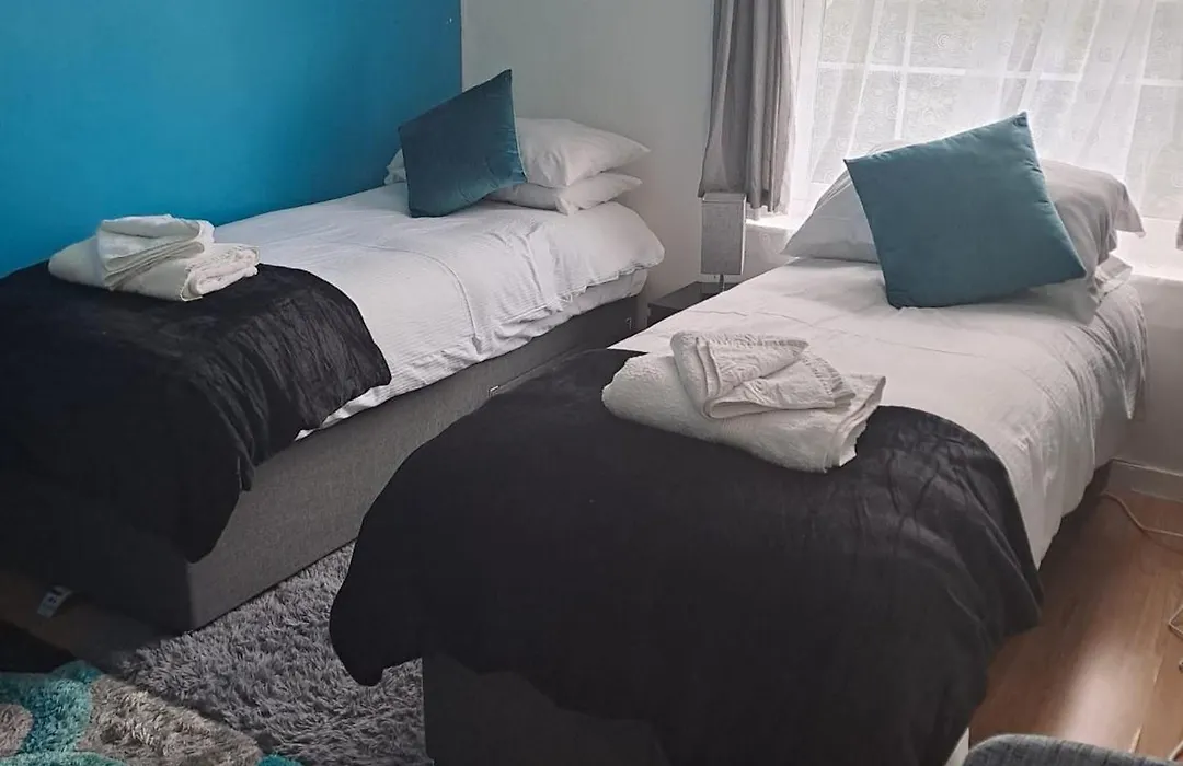 3 Bedroom Brixton Apartment-1