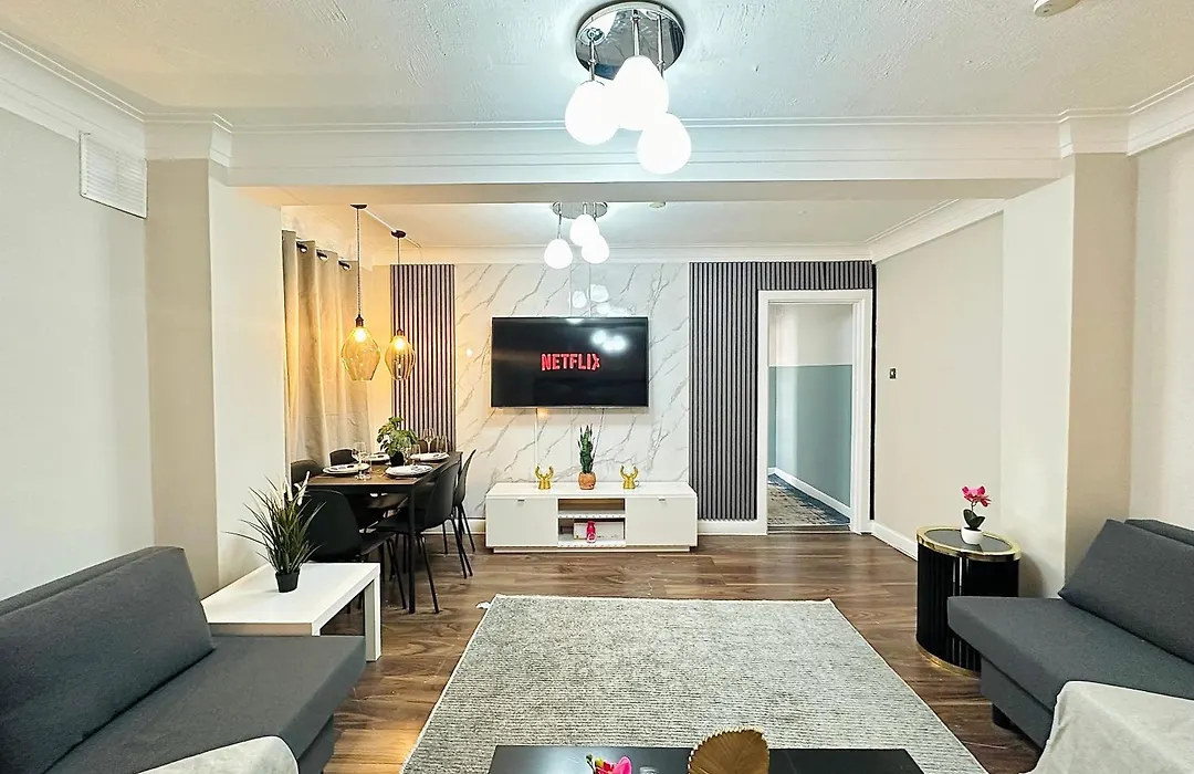 Hyde Park Comfortable Two Bedroom Apartment-1